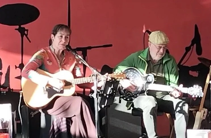 MUZIEK:  Mal-o- Maniacs met  Memory Lane